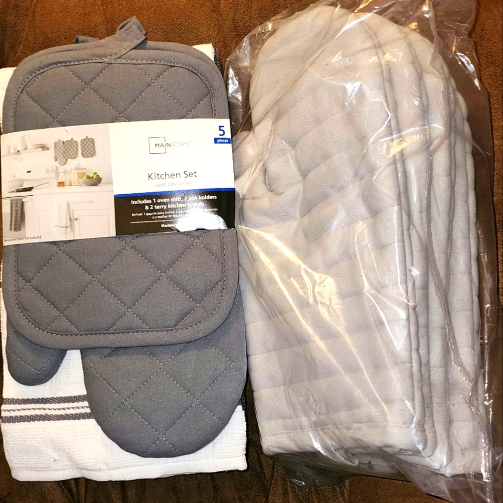 9  Piece Bundle - Mainstays 5-piece kitchen set & 4 Mainstays Oven Mitts  Gray